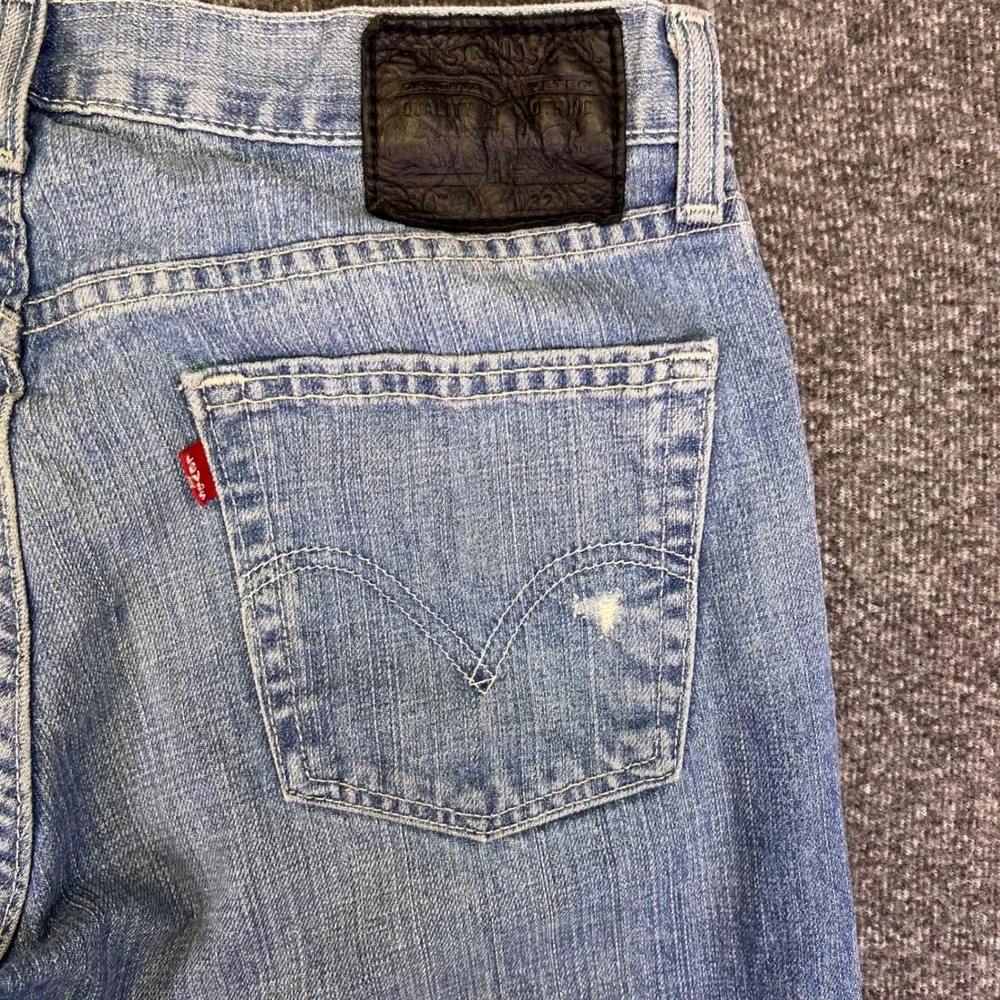Levis 514 Slim Straight Mens 32x33 Blue Distressed Casual Rugged Denim Jeans